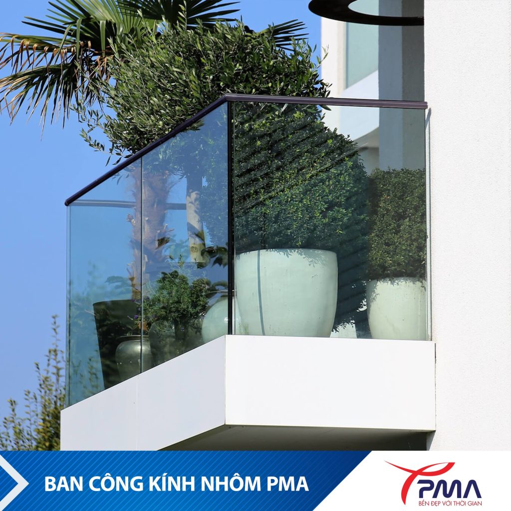 Ban công kính nhôm PMA