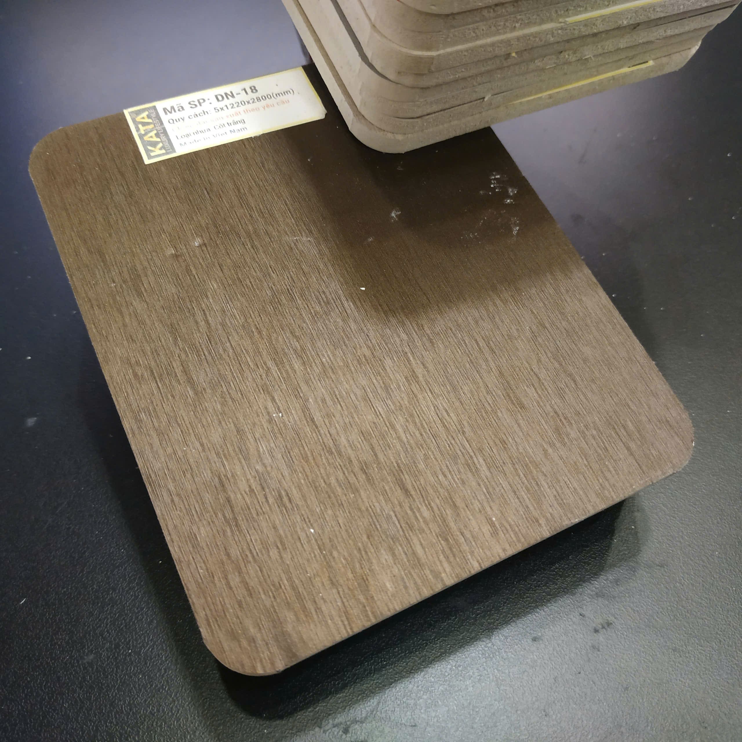 Tấm Ốp Sợi Than Tre Kata DN-18 5.0mm