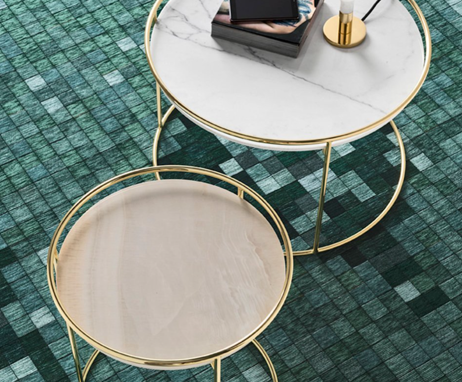 Bàn bên atollo hiện đại polished brass, white marble
